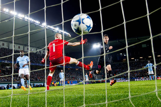 s Angel Di Maria gör 0-4 bakom Malmö FFs målvakt Johan