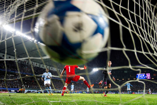 s Angel Di Maria gör 0-4 bakom Malmö FFs målvakt Johan