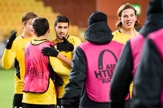 Elfsborgs Rami Kaib och Simon Olsson jublar med övriga