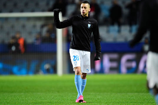 Malmö FFs Nikola Djurjic värmer upp