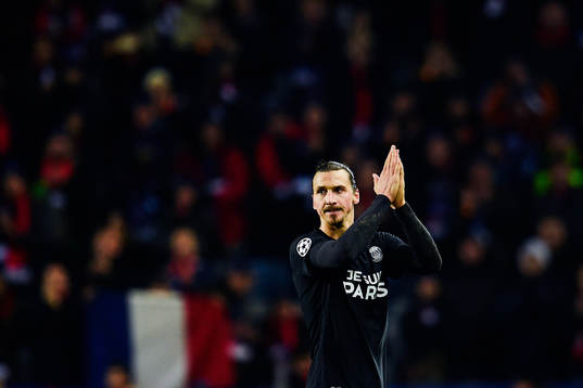 s Zlatan Ibrahimovic tackar publiken när han byts ut