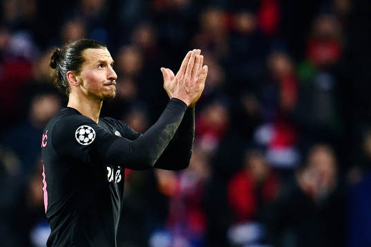 s Zlatan Ibrahimovic tackar publiken när han byts ut