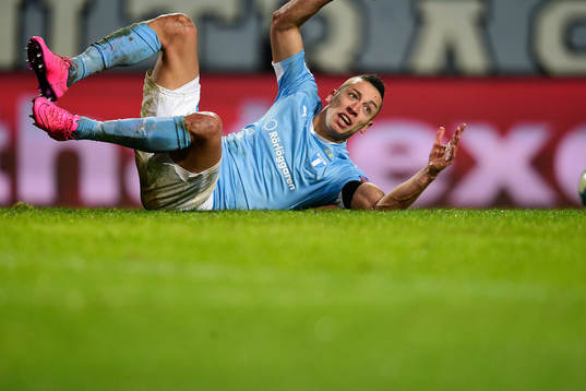 Malmö FFs Nikola Djurjic faller och Malmö tilldelas en