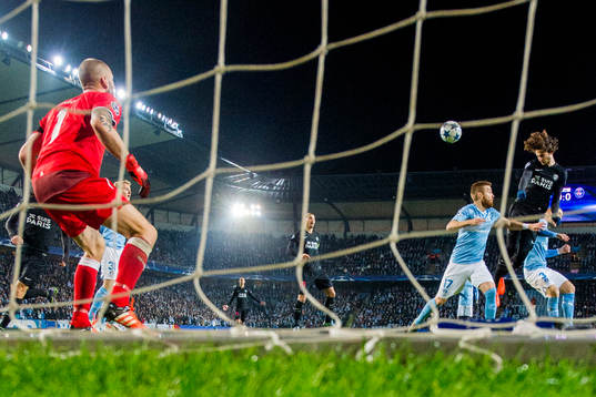s Adrien Rabiot gör 0-1 bakom Malmö FFs målvakt Johan
