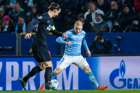 s Zlatan Ibrahimovic utmanar Malmö FFs Anton Tinnerholm