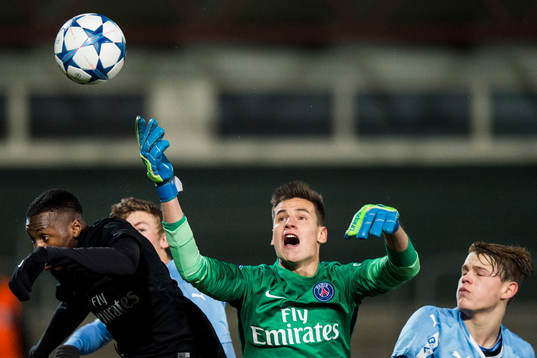 s Christopher Nkunku, målvakt Remy Descamps och Malmö FFs