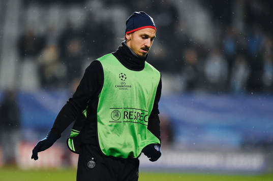 s Zlatan Ibrahimovic värmer upp