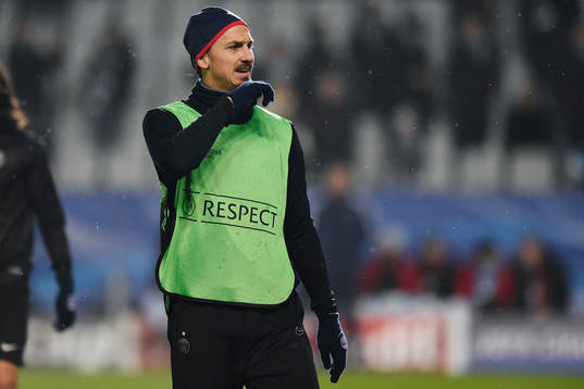 s Zlatan Ibrahimovic värmer upp