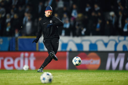 s Zlatan Ibrahimovic värmer upp