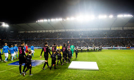 s spelare gör entré på Swedbank Stadion