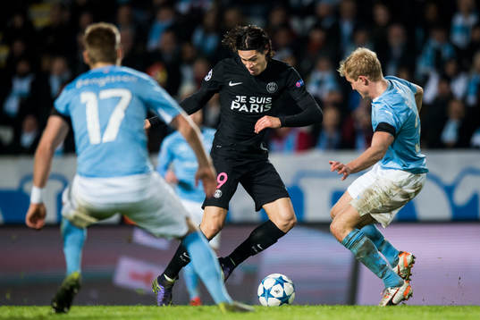 s Edinson Cavani mot Malmö FFs Franz Brorsson