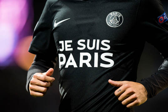 s matchtröja med texten "Je suis Paris"