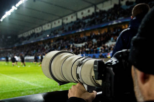 En fotograf fotograferar