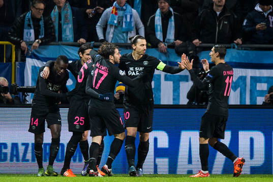 s spelare med Zlatan Ibrahimovic jublar
