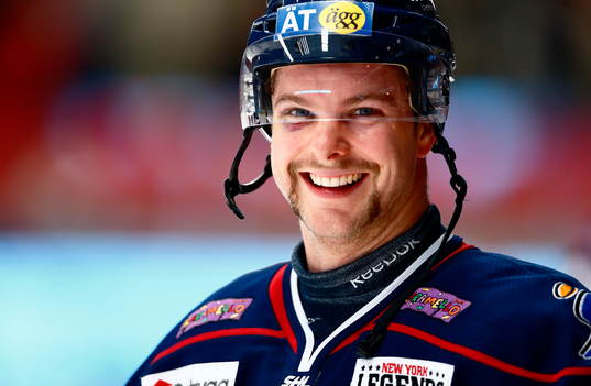 Linköpings Andrew Gordon med blåtira