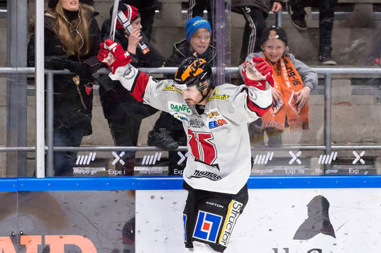 Örebros Martin Johansson har gjort 3-3 och jublar