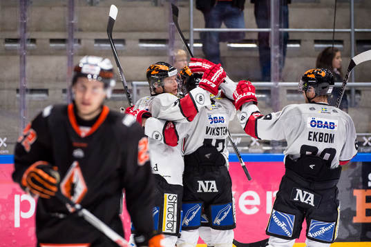 Örebros Martin Johansson har gjort 3-3 och jublar
