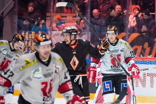 Karlskronas Alexander Bergström jublar