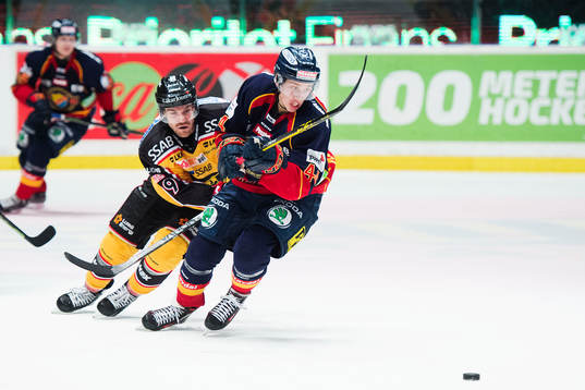 Luleås Jacob Lagace jagar Djurgårdens Lukas Vejdemo