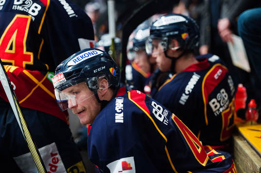 Djurgårdens Patrick Thoresen deppar på bänken