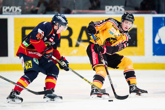 Djurgårdens Tomi Sallinen och Luleås Peter Cehlarik
