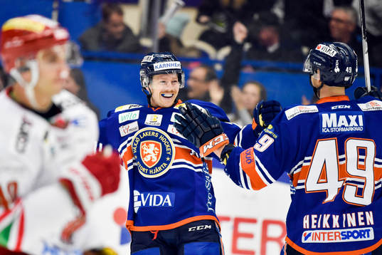 Växjös Joakim Hillding jublar