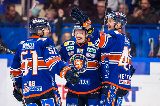 Växjös Joakim Hillding jublar