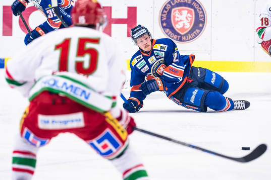 Växjös Joakim Hillding faller