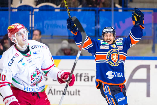 Växjös Joakim Hillding jublar