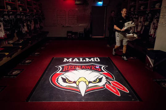 Malmö Redhawks klubbmärke i omklädningsrummet