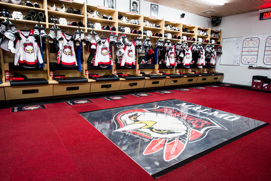 Malmö Redhawks klubbmärke i omklädningsrummet