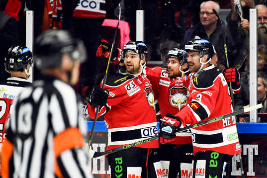 Malmö Redhawks Mattias Persson jublar