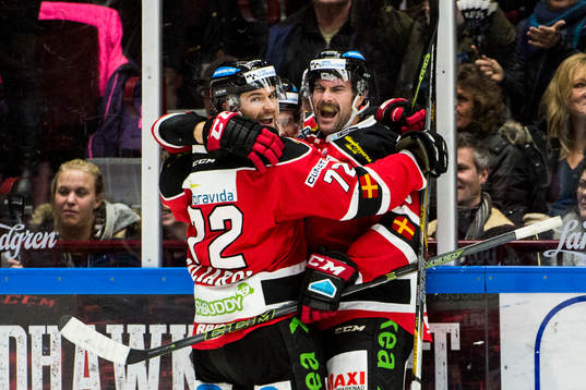 Malmö Redhawks T.J. Galiardi och Kent McDonell jublar