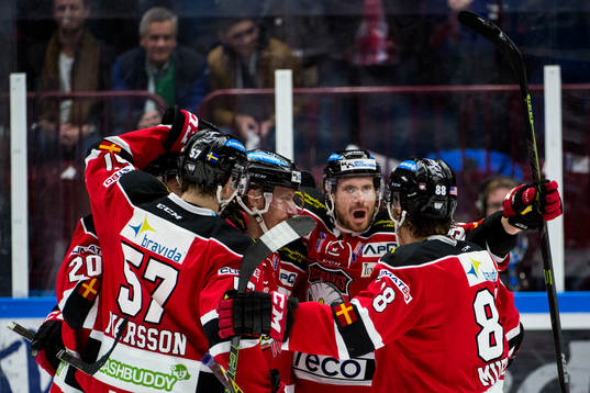 Malmö Redhawks spelare jublar