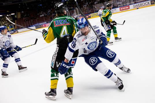 Leksands Patrick White bakom Björklövens Jonas Emmerdahl