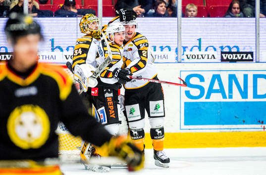 Skellefteås Niclas Burström jublar