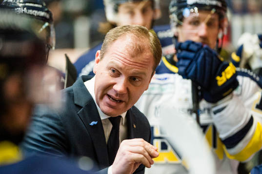 s tränare Johan Lindbom