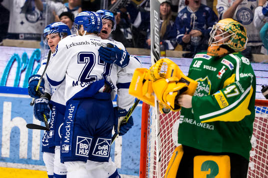 Leksands Filip Hedberg Viktor Mårtensson jublar bakom