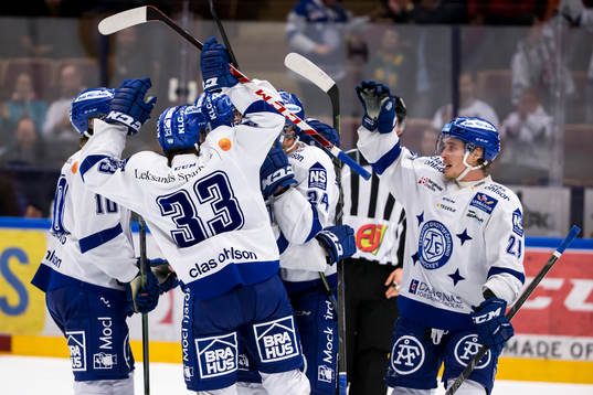 Leksands Simon Erlandsson jublar med Jonas Frögren Juuso