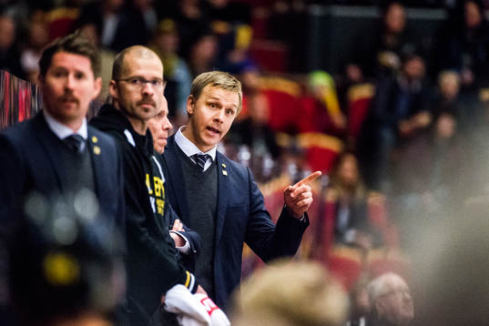 Skellefteås tränare Bert Robertsson reagerar