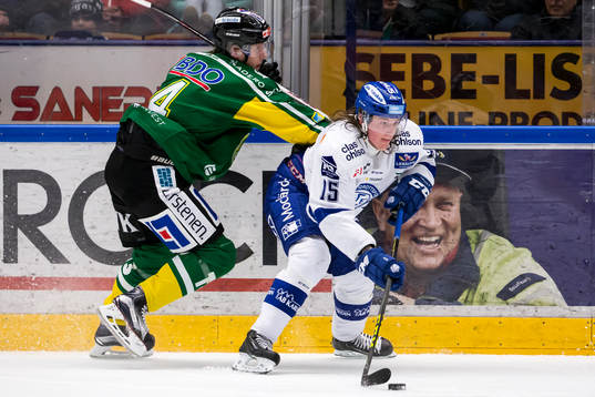 Leksands Johan Porsberger jagas av Björklövens Jonas