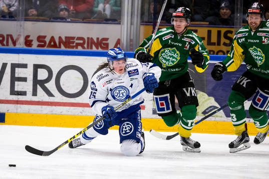 Leksands Johan Porsberger jagas av Björklövens Jonas