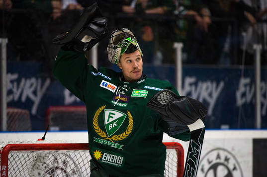 Färjestads målvakt Justin Pogge har just släppt in 0-1
