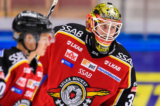 Luleås målvakt Joel Lassinantti på uppvärmningen