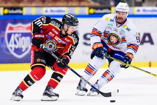 Luleås Toni Rajala med pucken