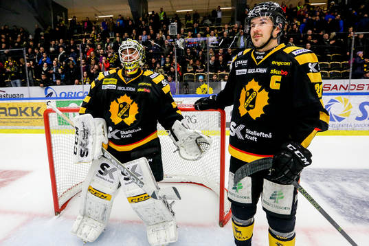 Skellefteås målvakt Markus Svensson och Jimmie Ericsson