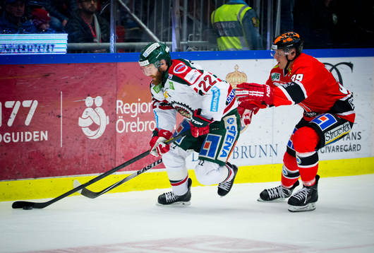 Frölundas Robin Figren och Örebros Ville Viitaluoma