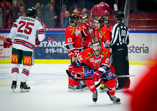 Örebros Greg Squires jublar