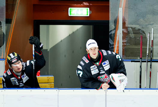 Modos Carl Grundström och målvakt Adam Reideborn