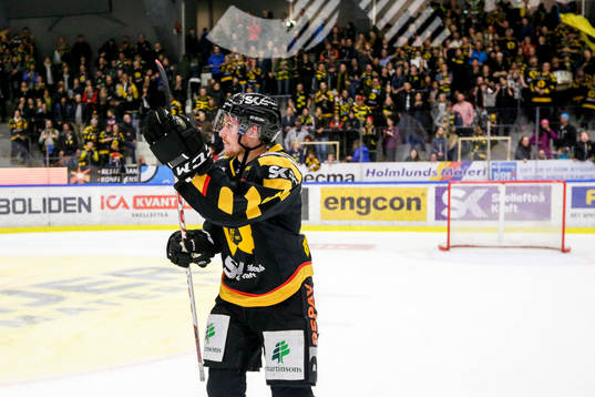 Skellefteås Niclas Burström jublar
